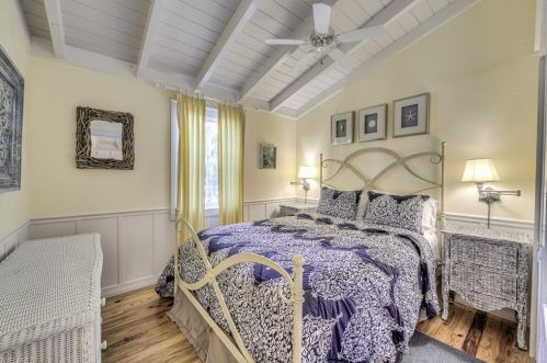 966 Fitzhugh St, Sanibel FL  33957-4520 exterior