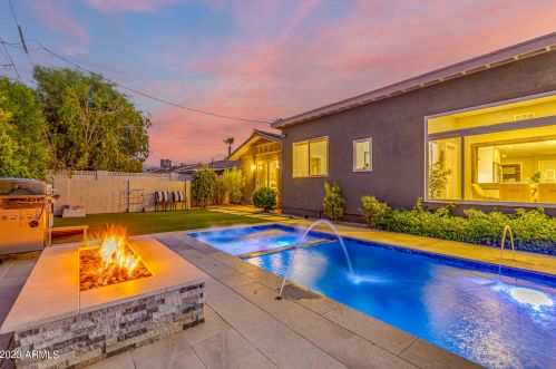 8620 Plz Ave, Scottsdale AZ 85250-6710 exterior