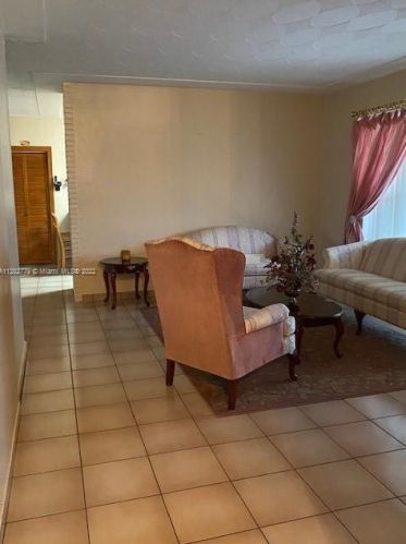 874 70th Pl, Hialeah FL  33014-5220 exterior