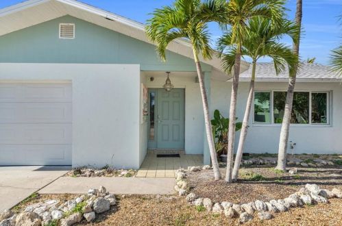 193 Hibiscus Dr, Fort Myers Beach, FL 33931-3831