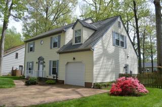 102 Heath Pl, Yorktown, VA 23693-4129