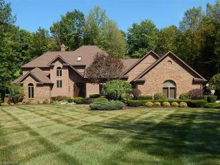 1879 Meadow Dr, Hinckley, OH 44233-9523