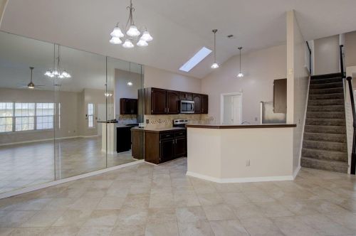 1052 Hampshire Pl, Florence KY  41042-9351 exterior