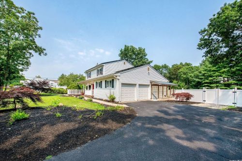 5 John St, South Setauket, NY 11720-1314