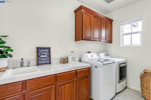 66 Sunchase Ct, Oakley CA  94561-4425 exterior