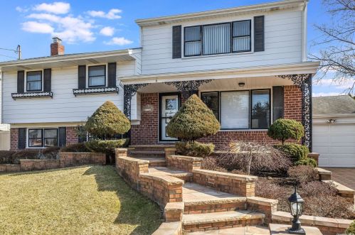 9 Cumberland Rd, Muttontown, NY 11753-2607