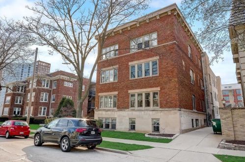 2117 Summit Ave, Milwaukee WI  53202-1349 exterior