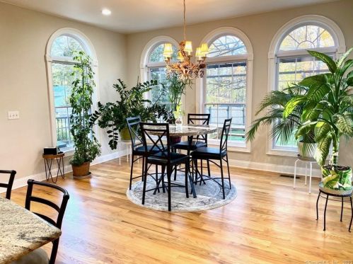 276 Soundview Ave, Huntington CT  06484-2137 exterior