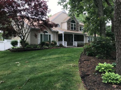 27 Woodbrook Cir, Holtsville, NY 11742-2423