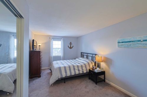 20 Hemlock Ct, Fishkill NY  12524-2618 exterior