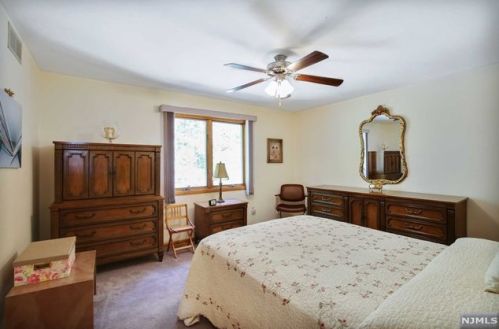 236 Gilbert Ave, Elmwood Park NJ  07407-2813 exterior