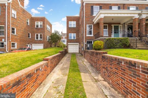1343 Shepherd St, Washington, DC 20011-5529