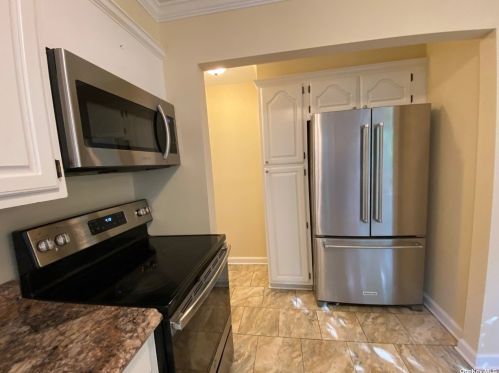 2326 Hampton Ave, Seaford NY  11783-3114 exterior