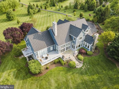 17621 Stonegait Ct, Round Hill VA  20141-2264 exterior