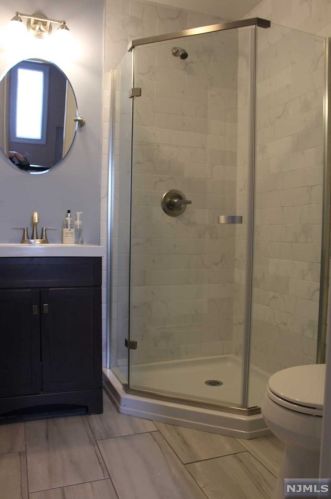 132 Hillcrest Pl, North Bergen NJ  07047-6102 exterior
