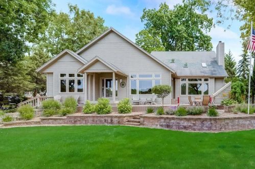636 Oak Lodge Rd, Waterford, WI 53185-4400
