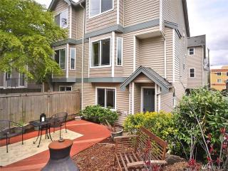 9239 Ashworth Ave, Seattle WA  98103-3501 exterior