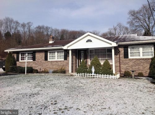 15 Low Rd, Primrose, PA 17901-8785