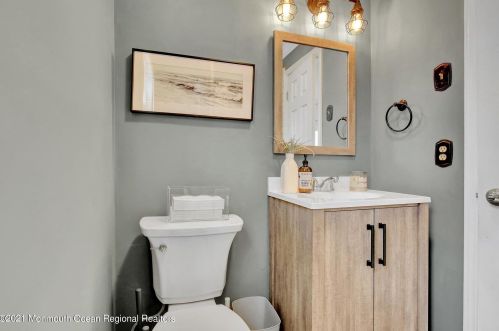 97 Ocean Ave, Middletown NJ  07748-5651 exterior