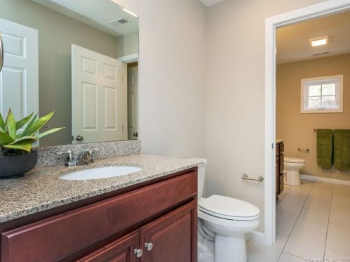 286 Beth Ln, Waterbury CT  06705-2523 exterior
