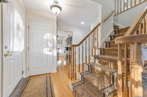 5 Amys Path, East Quogue, NY 11942-4131