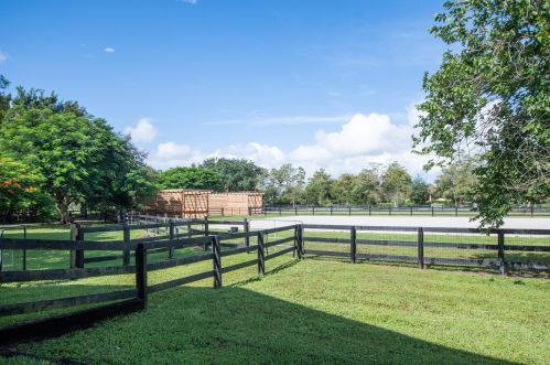 2562 Prarieview Dr, Town Of Loxahatchee Groves FL  33470-2572 exterior