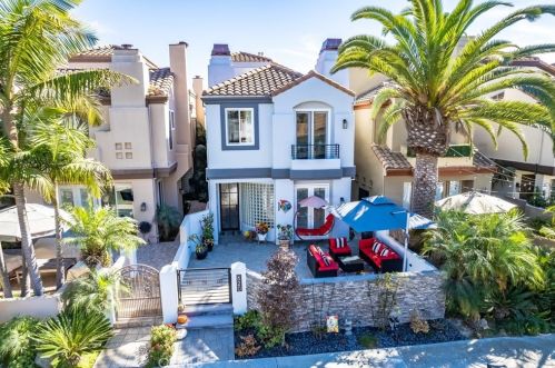 620 22nd St, Huntington Beach, CA 92648-3311