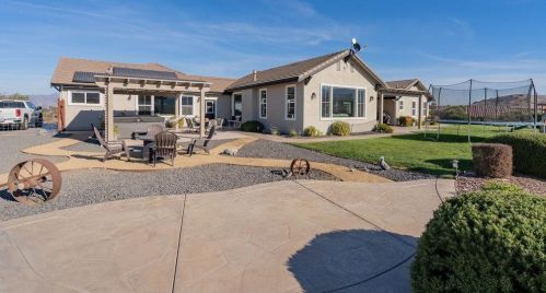 4025 Ashford Cir, Hollister CA  95023-8966 exterior