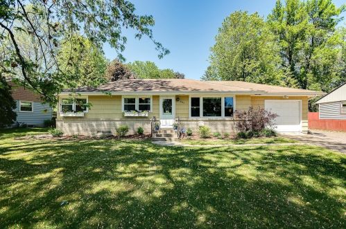 207 County Rd F, Saint Paul MN 55110-3845 exterior