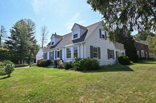 8319 Santa Monica Blvd, Milwaukee, WI 53217-2871