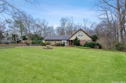 9 Gilder Ct, Northport, NY 11768-3353