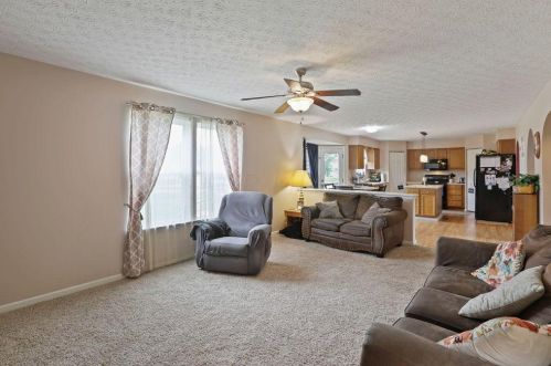 438 Wagon Ave, Pataskala OH  43062-8060 exterior