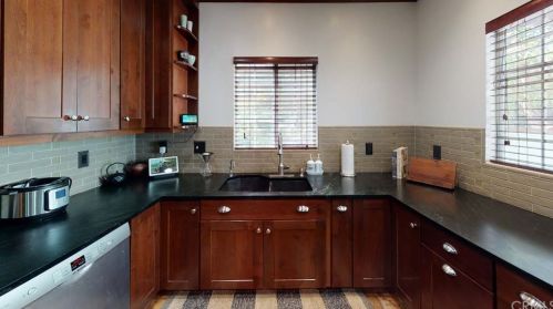 15560 Leadwell St, Van Nuys CA 91406-3110 exterior