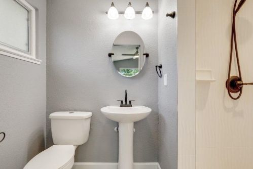 6577 Melrose Dr, North Highlands CA  95660-4378 exterior