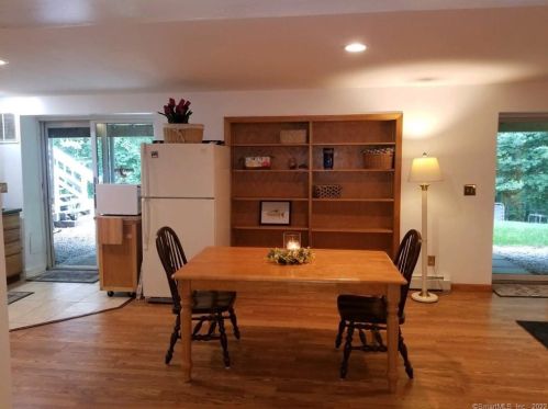 6 Jeremy Dr, East Lyme CT  06333-1544 exterior