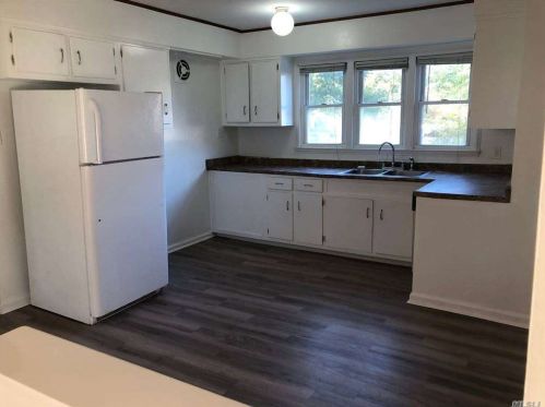 742 Hamilton Ave, West Hampton Beach, NY 11978-1011