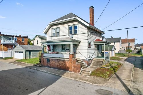 1611 4th St, New Brighton, PA 15066-1124