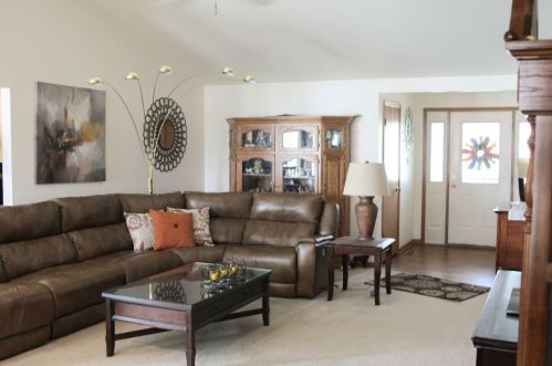 664 Blue Jay Way, Dyer, IN 46311-4006