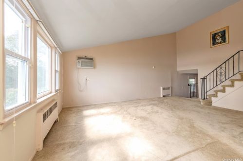 33-47 Bay Ct, Far Rockaway, NY 11691-1603