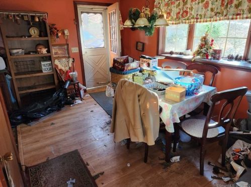 37 Great Hillwood Rd, Moodus, CT 06469-1218
