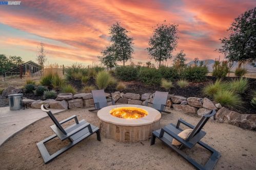 1080 Victorine Rd, Livermore CA  94551-6635 exterior