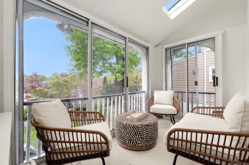 20 Hazelton Dr, White Plains NY  10605-3818 exterior