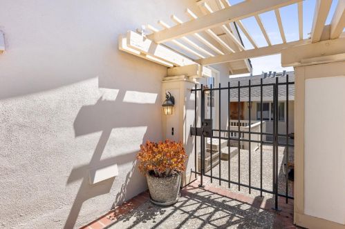 14658 Fieldstone Dr, Saratoga, CA 95070-5733