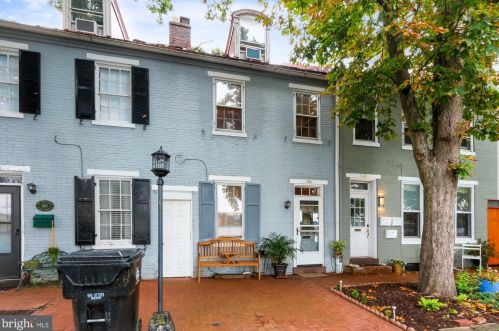 547 Front St, Harrisburg, PA 17104-1625