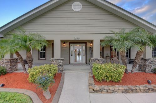 9850 Muller Rd, Fort Pierce, FL 34945-2315