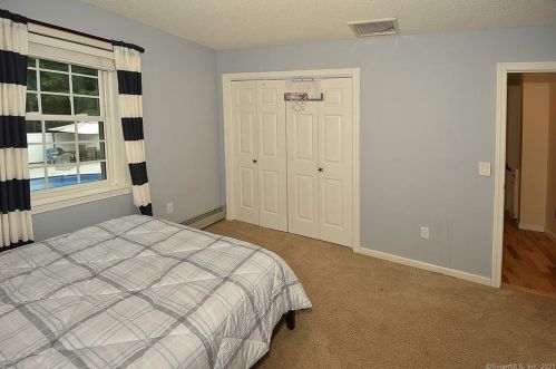 1 Jacobs Hill Rd, Ellington CT  06029-3117 exterior