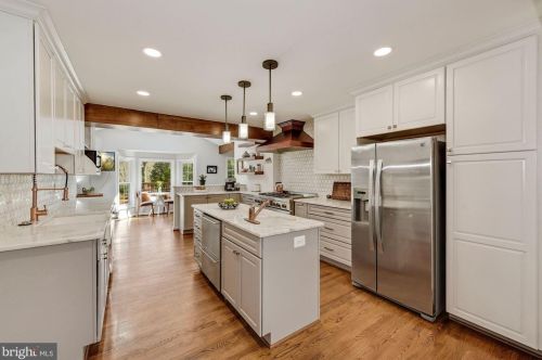 3611 Bent Branch Ct, Falls Church, VA 22041-1005