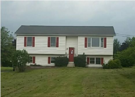 12 Center St, Marlborough, NY 12542-6006