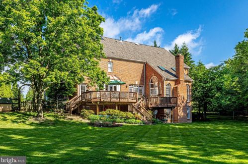 796 Stephanie Cir, Great Falls, VA 22066-2838
