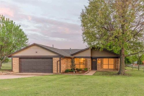 80 Meadowlark Rd, Lawton, OK 73507-9025